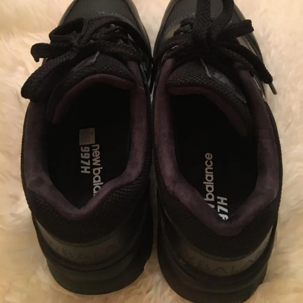 Helt nya svarta New Balance skor i äkta läder . Skor.