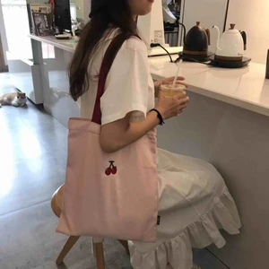  - Tygkassarna finns i 8 olika tryck. Gratis frakt i hela landet. 1 för 149kr. 2 för 249kr. 3 för 299kr. Har dragkedja och ett innerfack med dragkedja. Skicka ett meddelande för att köpa. Betalning sker via swish ❤️🧡💛💚💙💜💗❤️🧡💛💚💙💜💓❤️🧡💛💚💙💜💓