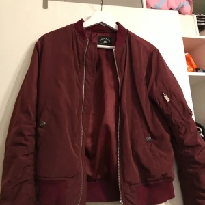  - Bomber jacka från crocker