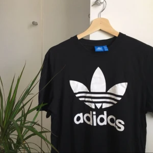  - sparsamt använd adidaströja! en klassiker <3