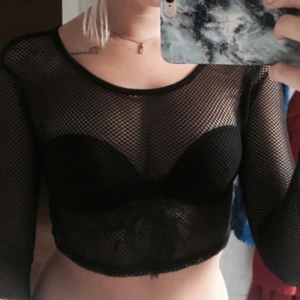  - Nättröja i croptopmodel, aldrig använd