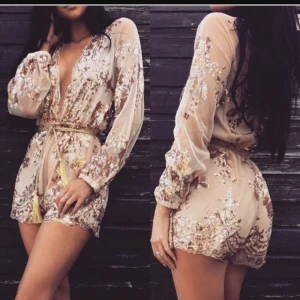  - Playsuit från chicy.se. 