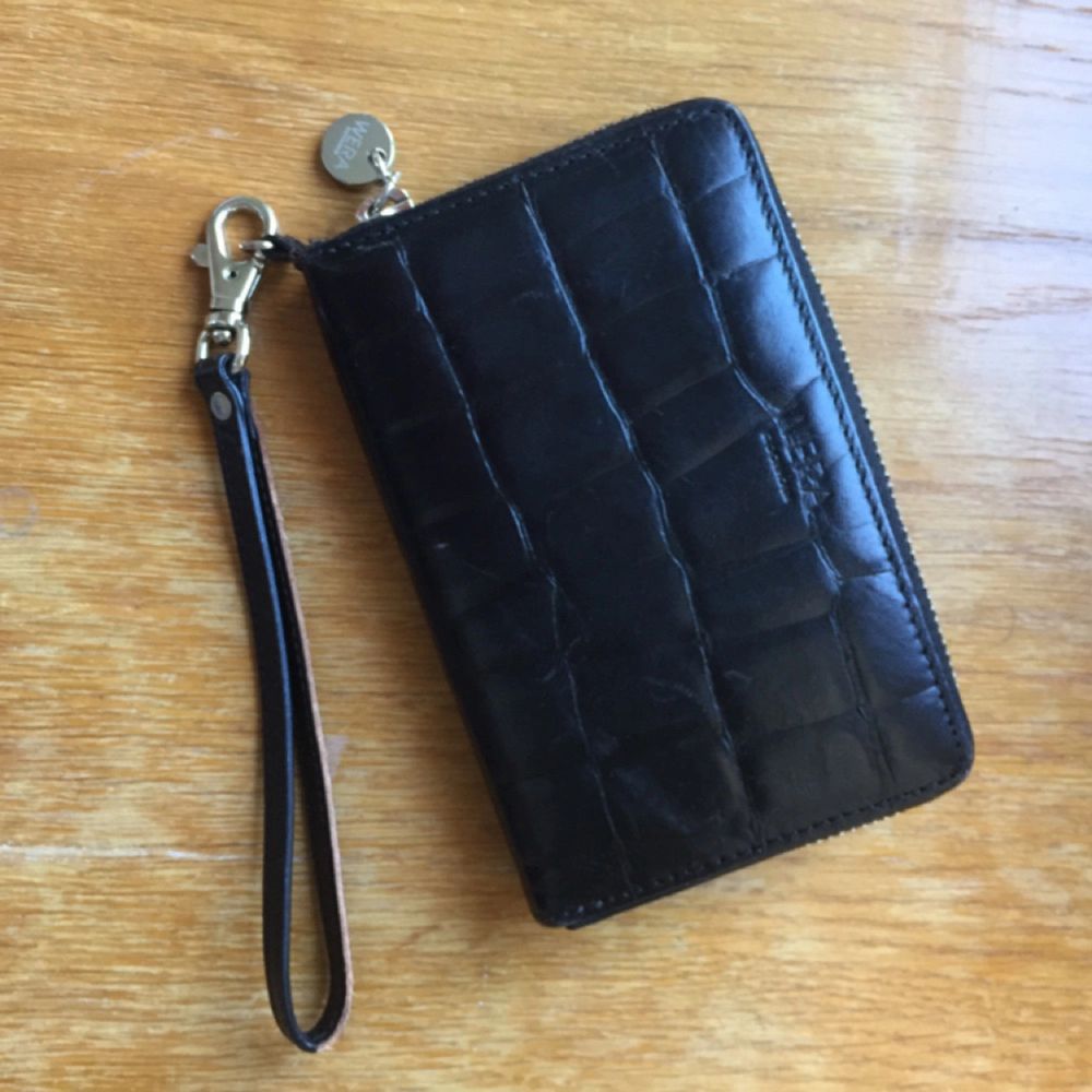 Rymlig plånbok i läder från WERA | Plick Second Hand