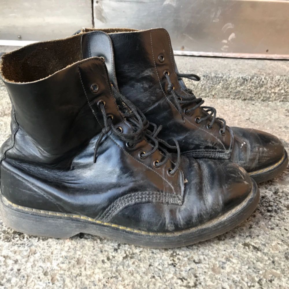 Dr. Martens boots - Storlek UK | Plick Second Hand