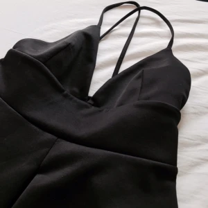  - Svart festklänning från usa, använd två gånger. Säljer pga garderobrensning. Frakt exkl