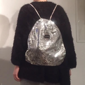  - Gympapåse med paljetter från Björn Borg. Superfint skick.  +35 för frakt