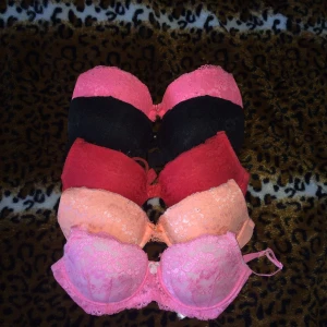  - Alla är i strl 75B. Alla är från hm. Den längst ner finns inte kvar. Pris+frakt🤗 Det är styckpris