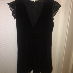  - Snygg klänning, kan användas både till fest och vardags 