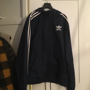  - Tunn Adidasjacka