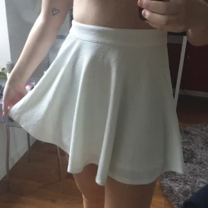  - Skaterkjol från forever21. So pretty, lite tennisliknande. Frakt tillkommer🌹