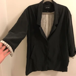  - Vårjacka från Monki  (Pris är inkl. frakt) 