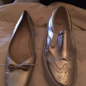 Två par skor i silver, Vans fr asos använda en gång strl 39, för breda för mig. Italienska ballerina helt i skinn även sulan. 300kr/paret!!!