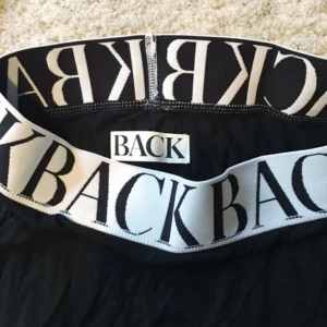  - Assymetrisk kjol från BACK ✨🐼