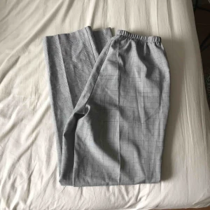  - fett snygga kostymbyxor. älskar verkligen men håller på att rensa ut min garderob. perfekta för en chic och stylish outfit ! <33