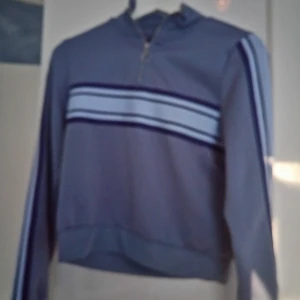  - Fin tröja från Bikbok. Möts upp i Stockholm, annars står köparen för frakten. Hör av dig för fler bilder 