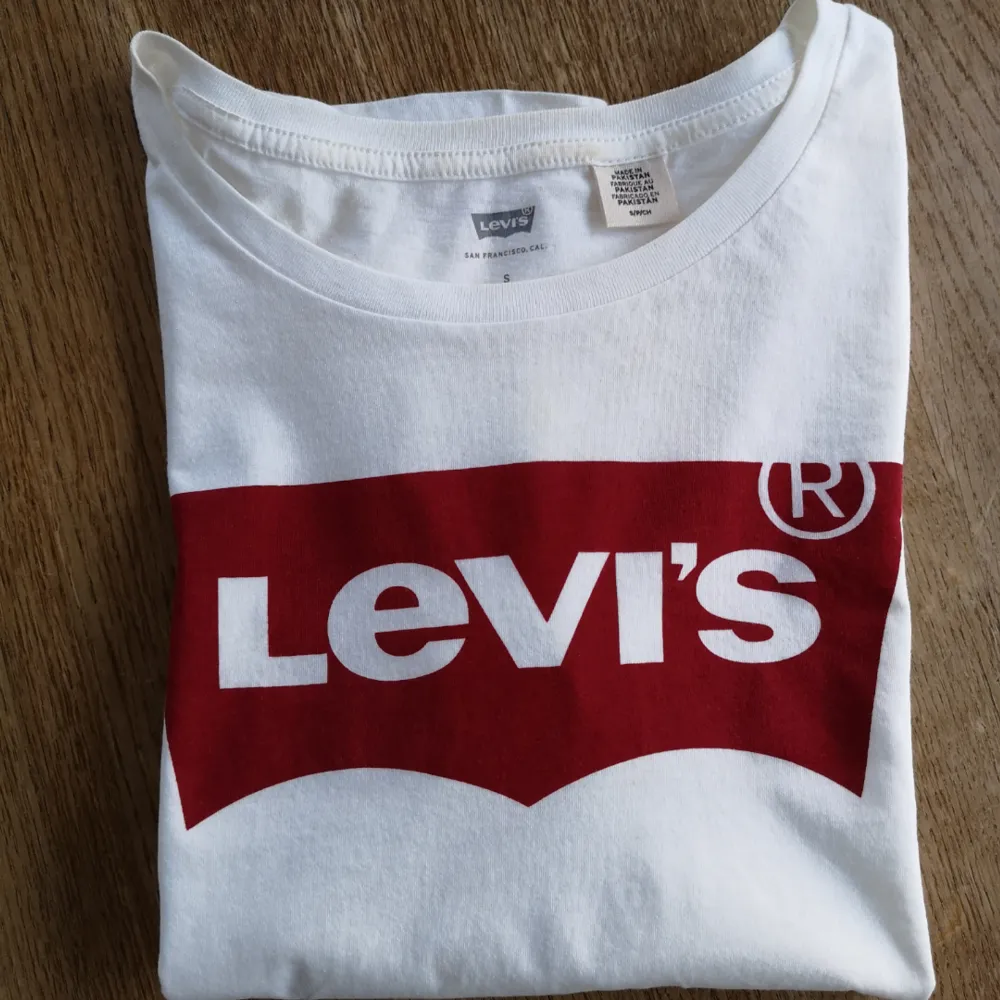 Levis T Shirt i fint skick!    . T-shirts.