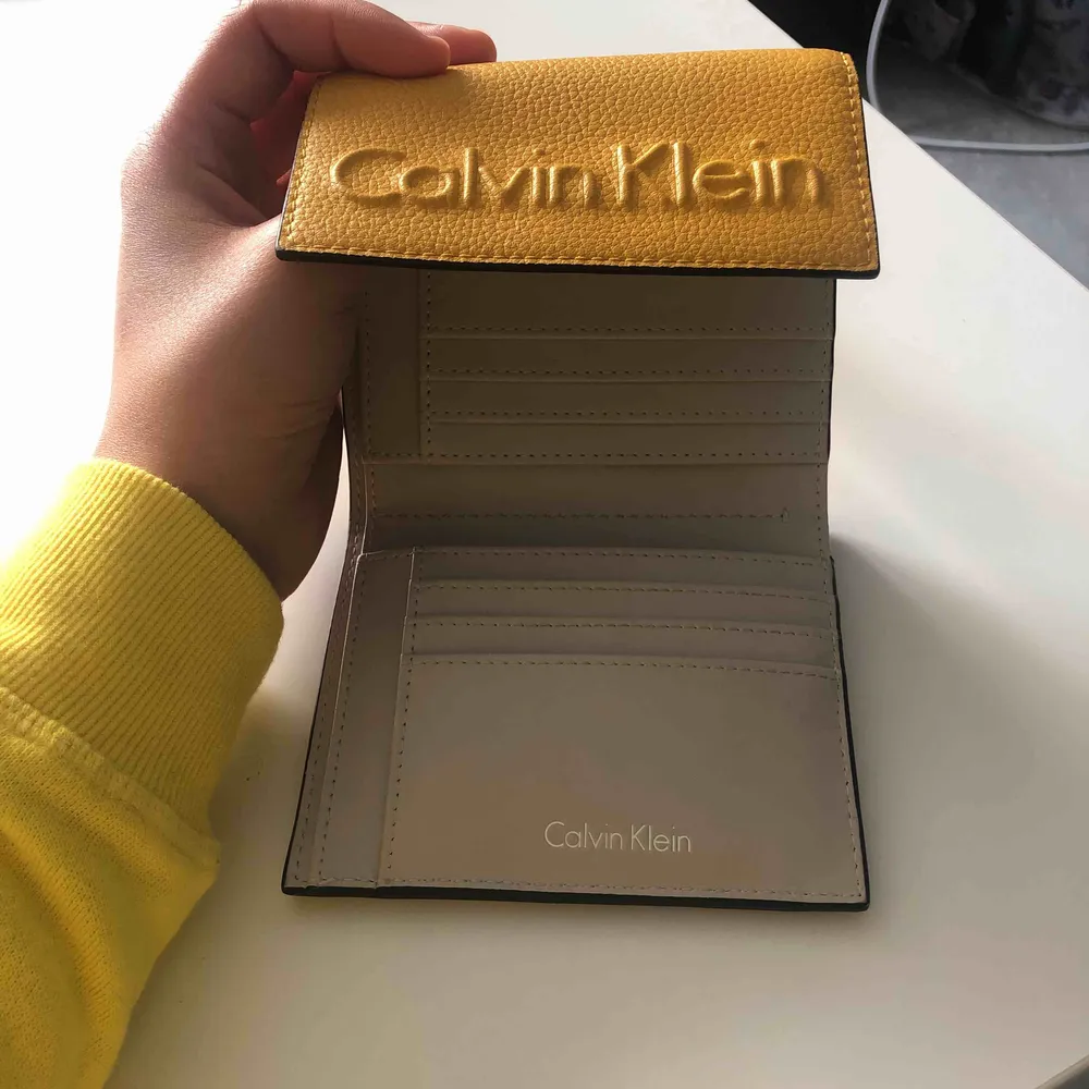 Calvin Klein wallet. Accessoarer.