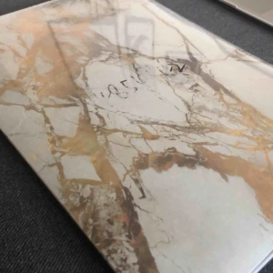  - Säljer skal till MacBook, storlek 13. Plast forfarande på. Följer pga tog fel storlek. Frakt tillkommer 