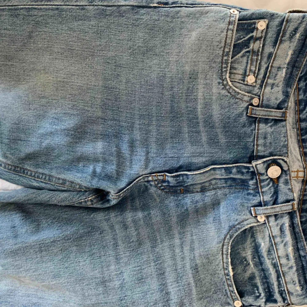 Sparsamt använda Acne jeans. Nypris 2000kr. Fin blå färg. Köparen står för ev frakt.. Jeans & Byxor.