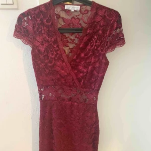  - Super fin tight kläning går nedanför knäna ungefär använd högst 3ggr✨