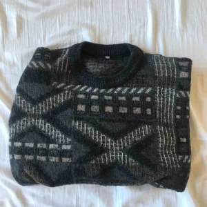  - Snygg stickad tröja
