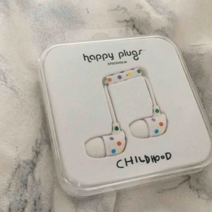  - Ett par oanvända hörlurar. Köpta för 349kr men säljer dom för 100kr. Pris kan diskuteras! Frakt 9kr