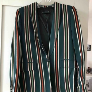  - Jättefin kavaj, använd en gång, från Zara. Storlek M. Frakt ingår i pris