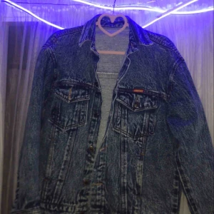  - Denna e fortfarande till salu, nu 90kr!!! Köp o fyndaaaa, möts eller fraktar o är skpertrevlig lovar💜