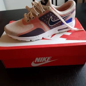  - Helt nya fel storlek för mig, har använts under ett par timmar bara 