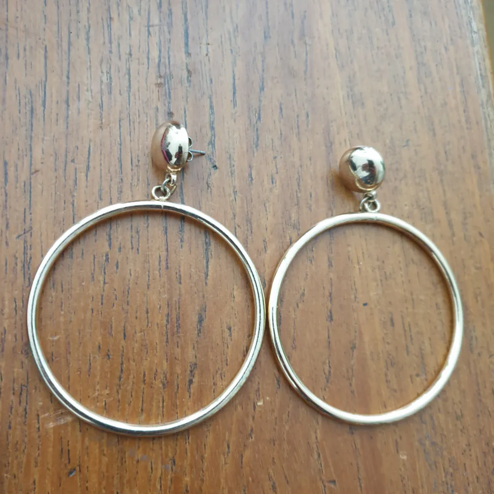 Fina gulda vintage hoops örhängen! Statement earrings. frakt 12kr . Accessoarer.