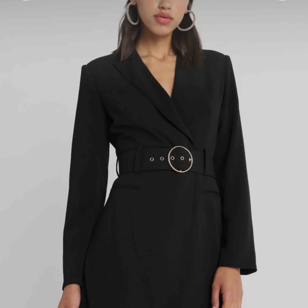 Originalpris: 599 kr  Jättesnygg klänning från Zalando! Tyvärr för liten för mig. Vill köpa en storlek större.. Klänningar.