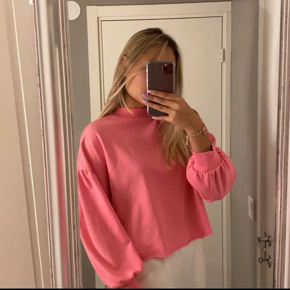 Rosa tröja i storlek XS med puffärmar . Tröjor & Koftor.