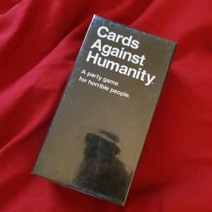 Cards against humanity  - Roligt kortspel som är perfekt som partyspel. Helt oöppnad.