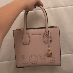 Väska  - Supergullig Michael kors väska. Nästan aldig använd💕💕 