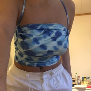 Topp - Topp som säljs för att den är lite för liten på mig! Helt ny! Snörning där bak så kan justeras