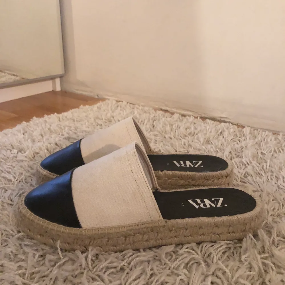 Espadriller från Zara, OANVÄNDA, strl 42 men passar också 41, kan fraktas, frakt ingår ej i priset. Skor.