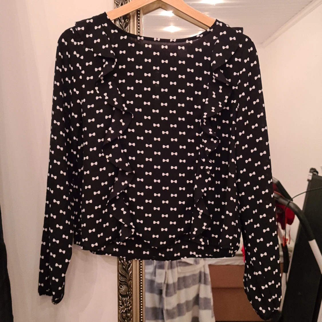 Divided blus stl 40. Passar även 38