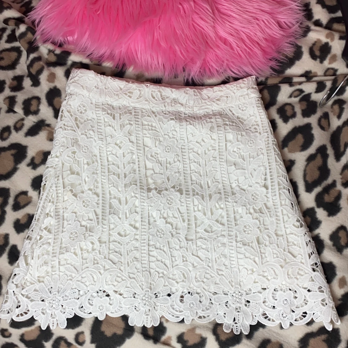 Vit spetskjol Ginatricot, storlek 34