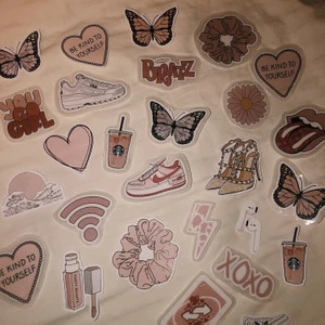 Stickers! - Egengjorda stickers! Supersnygga och hållbara. Populärt att sätta på t.ex datorn eller mobilskal. Man kan beställa vilka som helst, jag gör i paket eller efter personliga designer. Man får billigare om man köper flera stycken samtidigt. 💕❄️💞❣️✨🦋