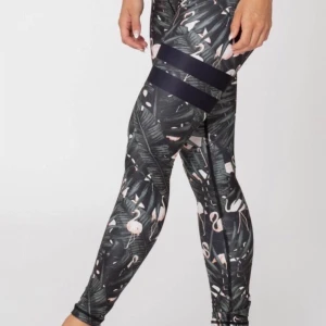 Stronges tights - Super fina tights i modellen Aruba från Stronger. Tightsen passar st XS, Skriv för flera bilder💕 frakten är inräknad i priset🥰 BUDA I KAMENTARERNA❤️