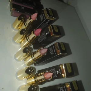 Gerard Cosmetics läppstift  - Helt nya läppstift från gerard cosmetics..jobbat med smink o aldrig använt de färgerna så känns onödigt att ha kvar de när någon annan kanske får nytta utav dem😀 ny pris ligger väl runt 189:- skriv om ni är intresserade 💕 frakt betalar köparen