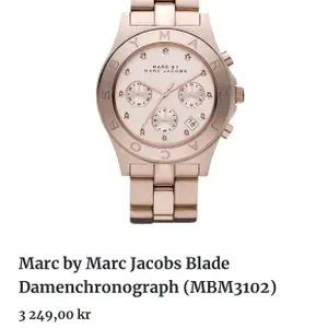 Marc Jacobs klocka i roséguld. Har extra kedjor ifall den behöver anpassas, boxen finns även kvar. Säljer på grund av att jag inte använder den så mycket. Nypris 3 249kr