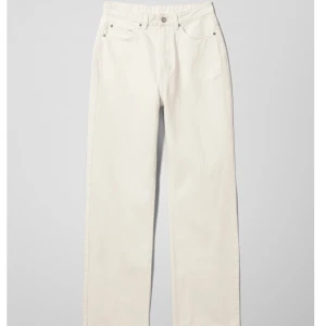 ROWE jeans - Jag säljer mina underbara rowe jeans från weekday! De är slutsålda på deras hemsida💕💕 säljer då de nu är för små :( De är W26 och L30 vilket sitter jätte bra på mig som är 168💖💖 