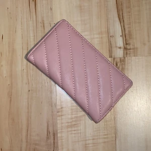 Rosa plonbok  - Frakt är 10 kr 