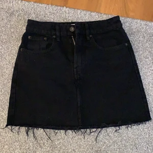 Svart jeanskjol - Svart jeanskjol från zara bra skick