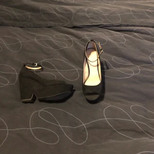 Klackskor från zara - Lite slitna men bekväma och snygga tar endast swish