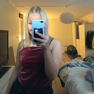 Body - En string body från bikbok. Använd 1 gång. Materialet är syntet. Storleken är L men passar mig som är S💞✨