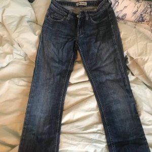 Acne jeans 24/32 - Acne jeans i storlek 24/32, begagnade men i gott skick! Budgivning om fler är intresserade💙