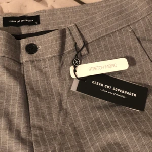 Två clean cut copenhagen byxor - Dessa två byxor har inte kommit ut i butik än, men jag säljer de här för ett billigare pris än vad de kommer att kosta i butik. Super fina och bra kvalete, skönare kostymbyxor att ha på en släktmiddag kanske🥰 två byxor för priset av en😉