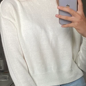 Stickad tröja - Stickad polotröja som ja köpt för ett tag sen men bara använt fåtal gånger och gott som ny! Köpare betalar för frakt (44 kr)